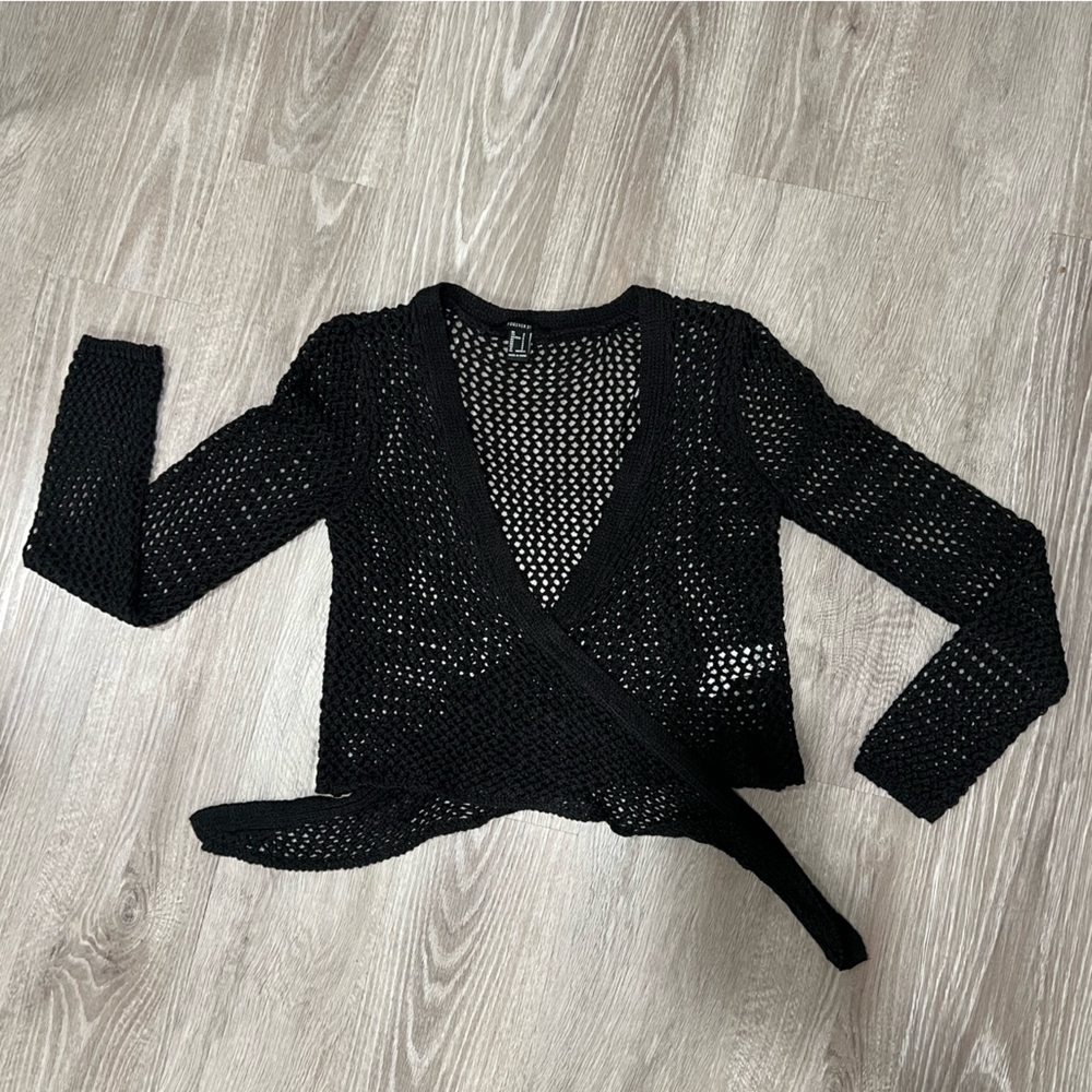 Forever 21 Cropped cover up🖤